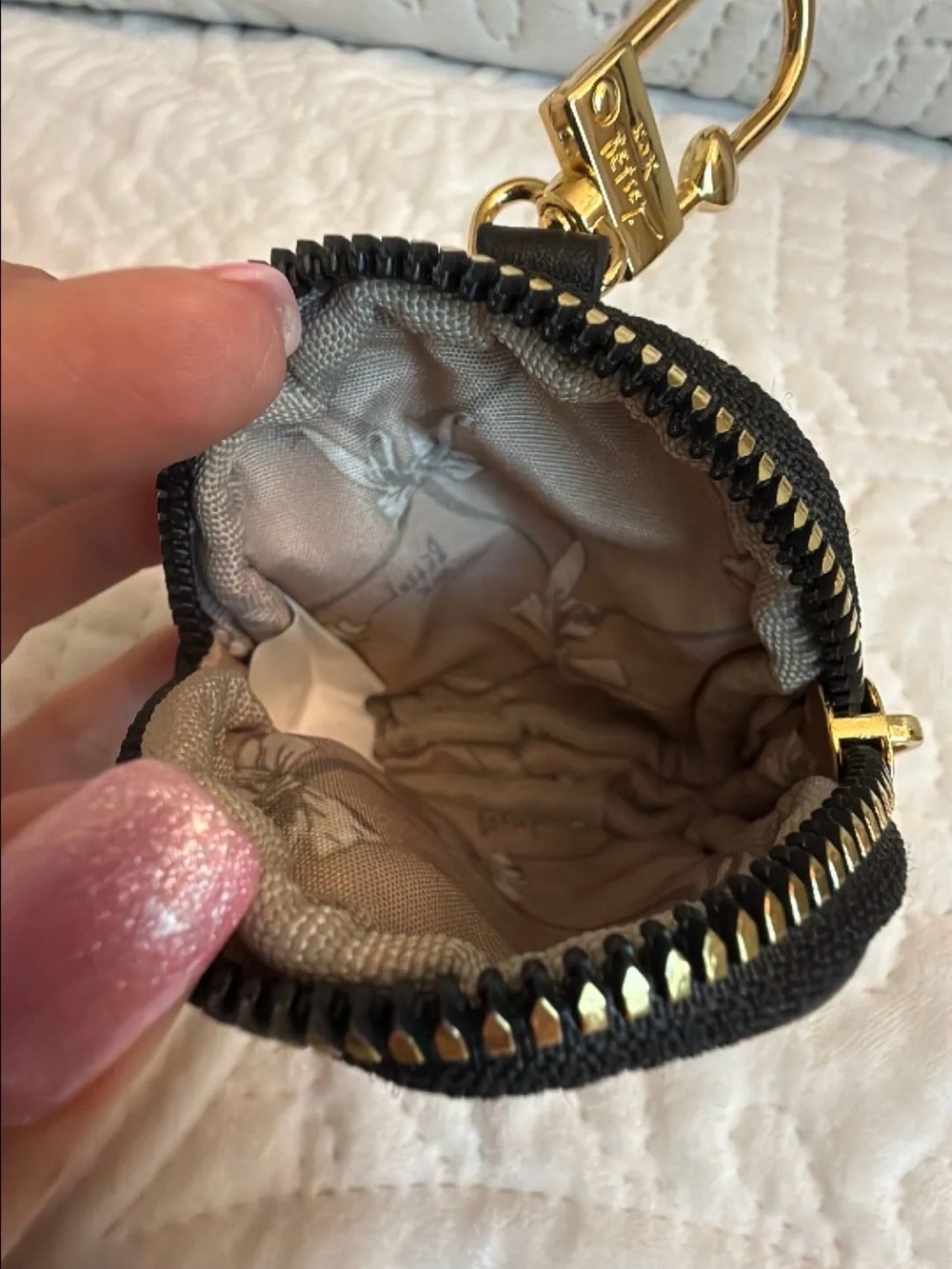 Betsey Johnson Black Leather Coin Pouch with Gold Hardware - Picture 3 of 3